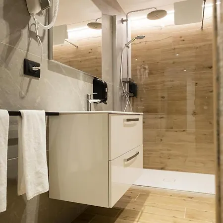 Yugogo Pellico 8 Centro Aparthotel