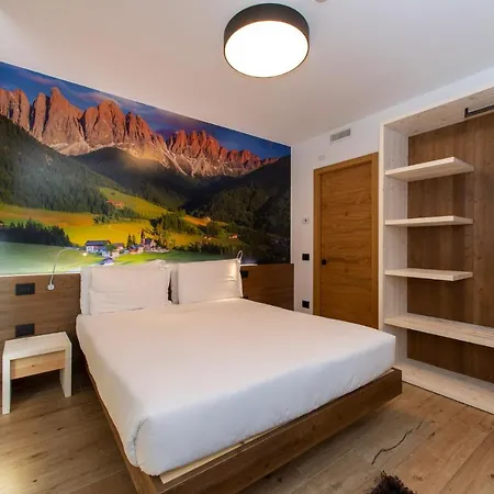 Yugogo Pellico 8 Centro Aparthotel *